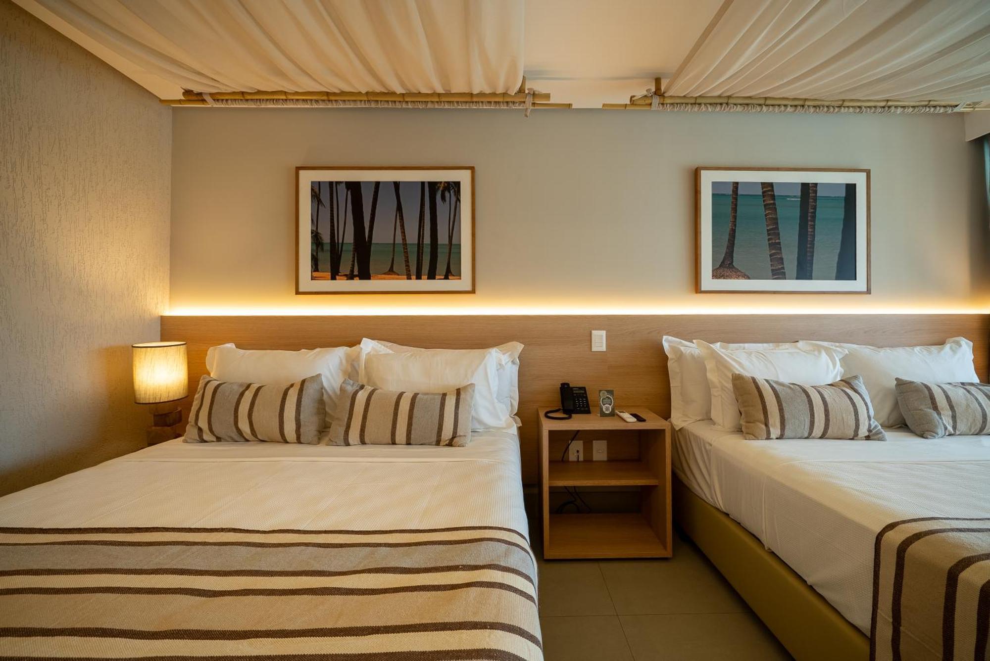 Suíte com Cama King-size e Banheira de Hidromassagem